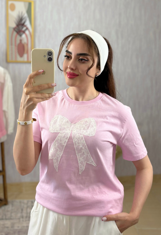 تیشرت زنانه ترک برند bisou رنگ صورتی با پاپیون دانتل سفید
