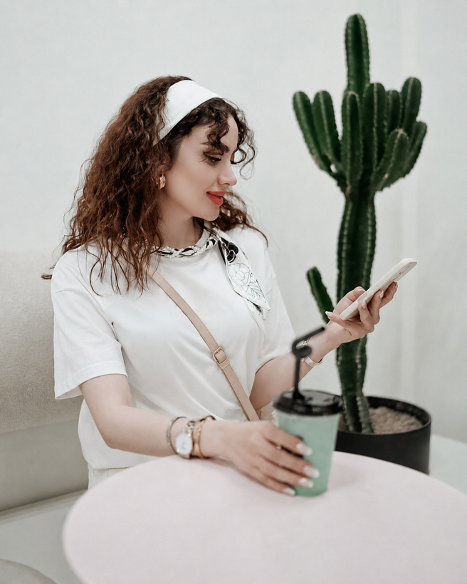 تیشرت زنانه ترک برند mint آستین کوتاه با یقه اسکارف دار مرواریدی